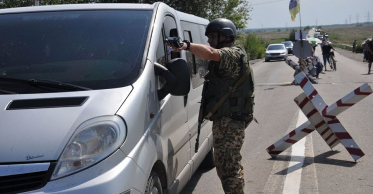 Через КПВВ на Донбассе на этой неделе ежедневно не пропускают около 20 человек