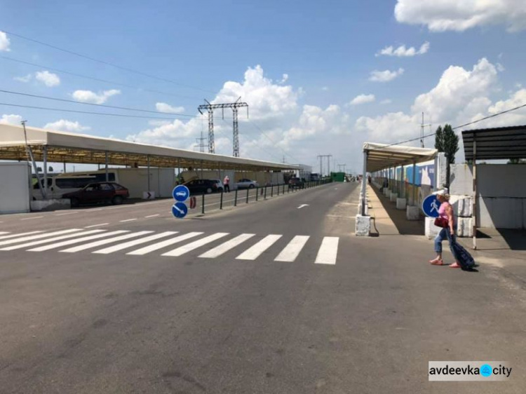 Люди жалуются на длительное прохождение КПВВ со стороны оккупированной части Донбасса (ФОТО)