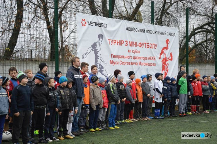 В Авдеевке школьники сражаются за звание лучших  футболистов на турнире на Кубок Мусы Магомедова  (ФОТО)