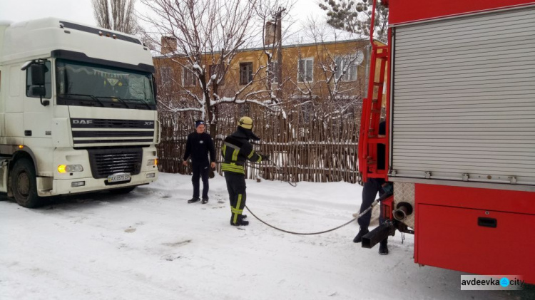 На дорогах Донецкой области спасатели  вызволили из созданных непогодой "ловушек" 10  машин