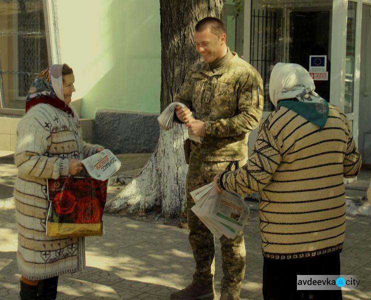 «Симики» порадовали малышей и стариков Авдеевки (ФОТО)