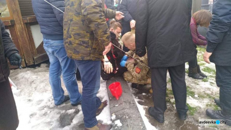 Парамедик, спасавший жизни в районе Авдеевки, помог после взрыва во Львове (ФОТО)