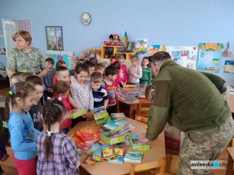 Сегодня радостно звенел “Колокольчик”: дошкольники и взрослые получили подарки от “Симиков”