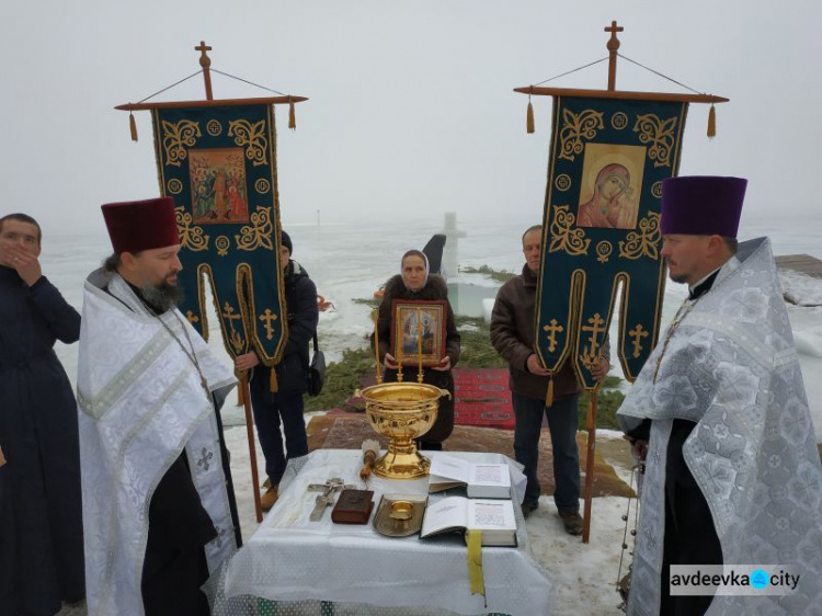 Прифронтовая Авдеевка празднует Крещение (ФОТОРЕПОРТАЖ)