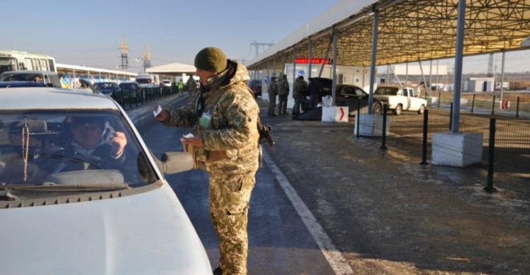 Сутки на донбасских КПВВ: пересекать стали чаще, на неподконтрольные территории пропустили грузовик