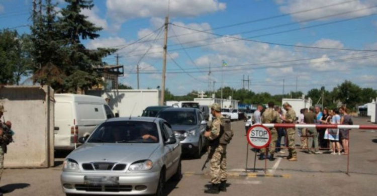 Двадцать пять человек не смогли пройти оформление для прохода через донбасские КПВВ