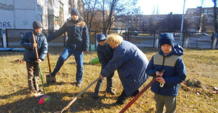 Чистый четверг в Авдеевке: необычные дети поработали на славу (ФОТО)