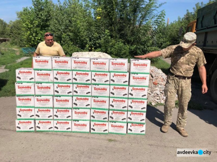 Защитников Авдеевки обеспечили молоком (ФОТО)