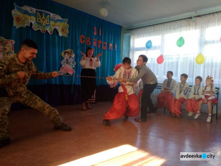 Необычные авдеевские дети удивили выступлением (ФОТО)