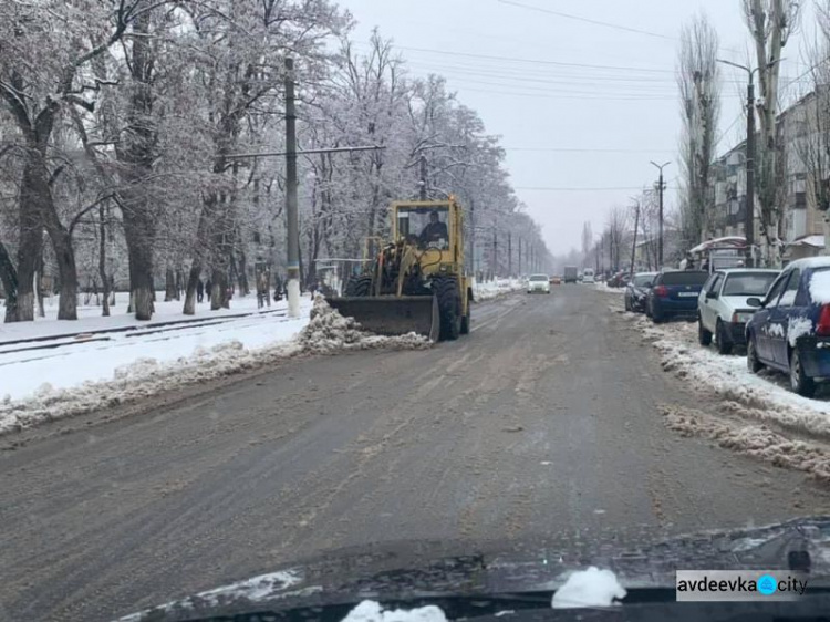 В Авдеевке выпал снег (ФОТОФАКТ)