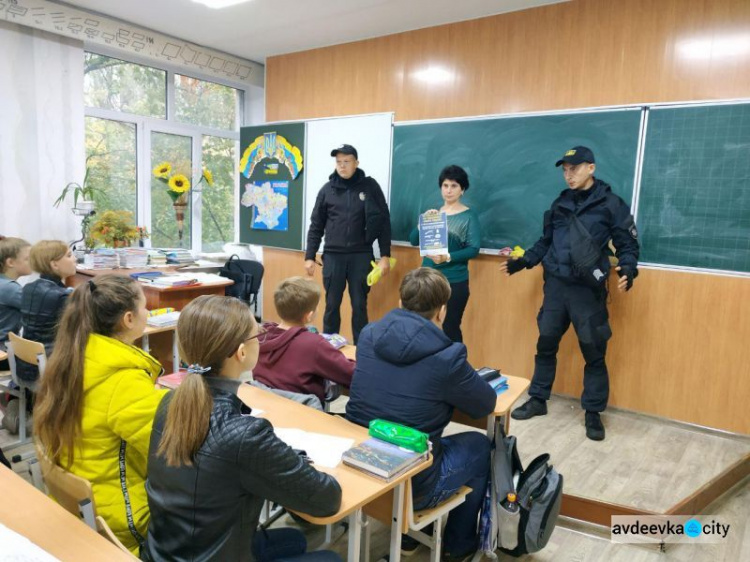 Жители Авдеевки узнали, куда обращаться для добровольного разоружения (ФОТО)