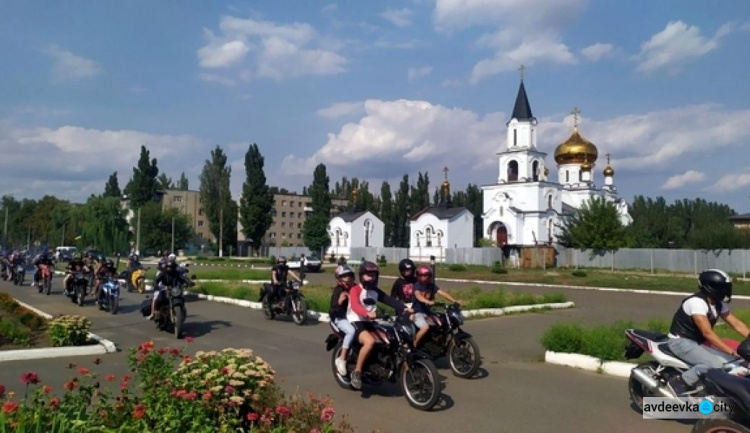 Авдіївка зустріла патріотичний автопробіг (ФОТО)