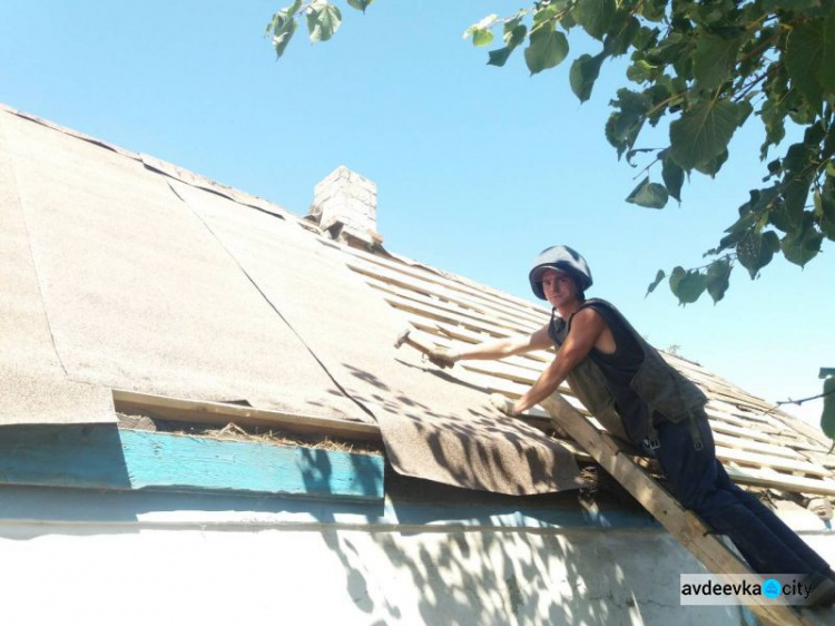 В прифронтовой Авдеевке "вернули к жизни" 566 поврежденных обстрелами домов  (ФОТО)