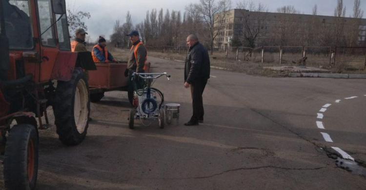 В Авдеевке преображают муниципальные дороги (ФОТО)