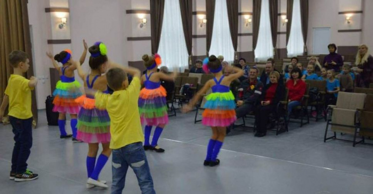 Авдеевские школьники устроили концерт в подарке коксохимиков (ФОТО)