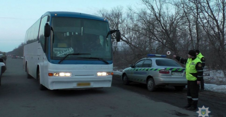 На КПВВ в Донецкой области спецпроверка выявила 13 перевозчиков-нарушителей (ВИДЕО)