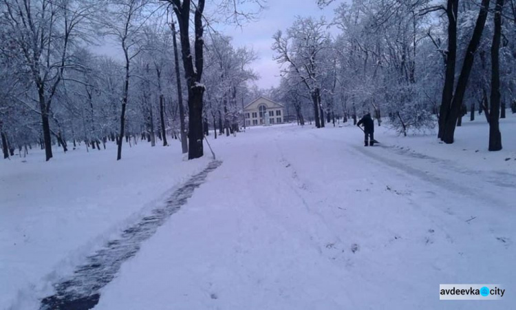 Снегоборьба в Авдеевке (ФОТОФАКТ)