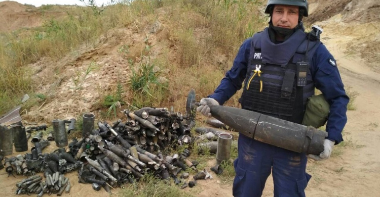 "Эхо" пожара на складах боеприпасов на Донетчине: пиротехники собрали в округе  440 взрывоопасных предметов