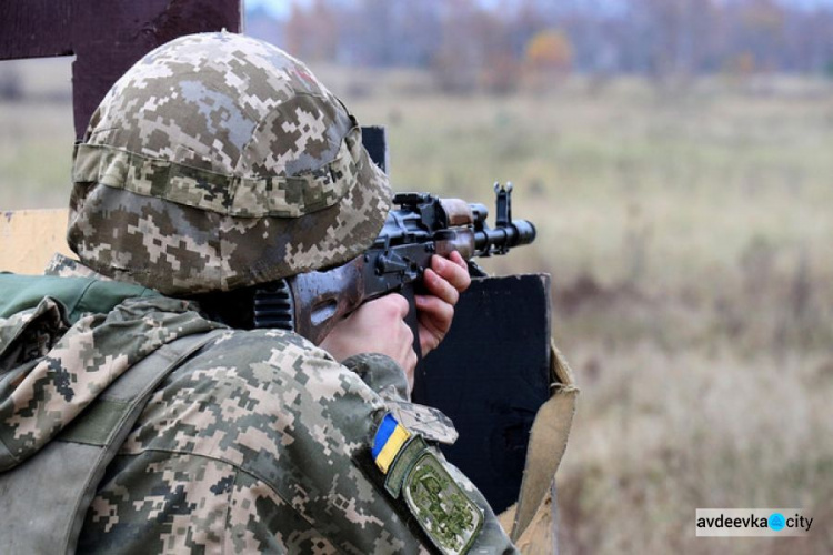 Возле Авдеевки открывали огонь из гранатометов, крупнокалиберных пулеметов и стрелкового оружия