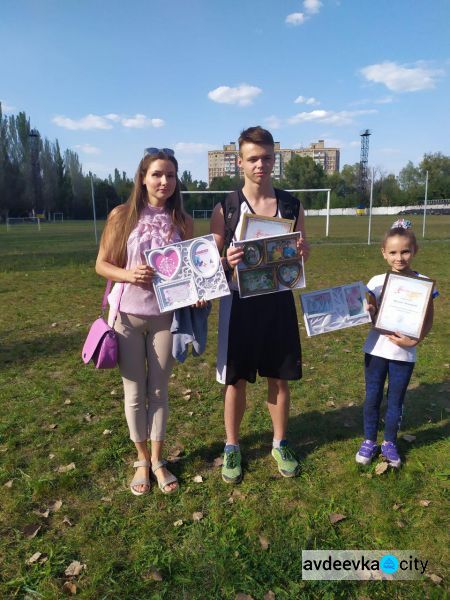 В Авдеевке в День физкультуры и спорта награждали сладостями (ФОТО)