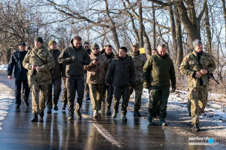 Президент в зоне проведения ООС на Донетчине поздравил военных с Днем ВСУ (ФОТО)