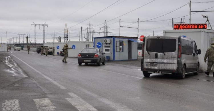 У донбасских пунктов пропуска основные очереди утром были на выезд