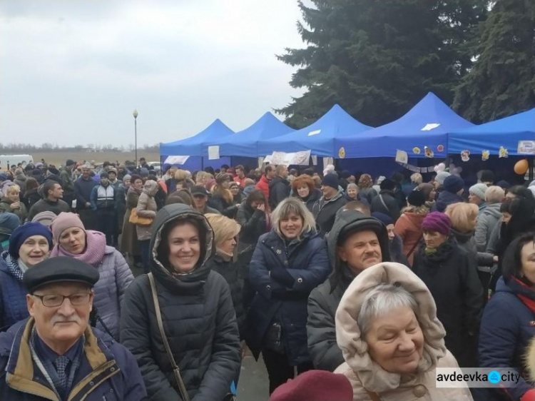 Масленичный разгуляй: Авдеевка весело встречала весну (ФОТОРЕПОРТАЖ)