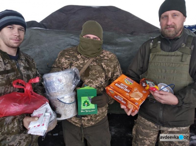  Авдеевские "симики" отчитались: подарки и радость детям и военным доставлены (ФОТО)