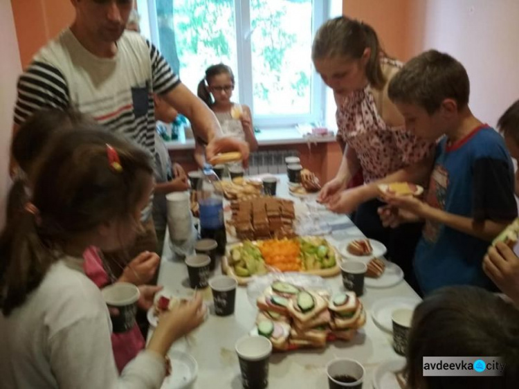 Авдеевские дети устроили праздник для родителей (ФОТО)