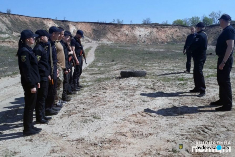 Авдеевские правоохранители усовершенствовали свой уровень владения оружием (ФОТО)