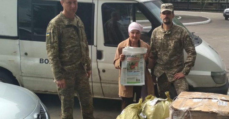 Авдеевские «симики» привезли военным - сетку, а гражданским - одежду