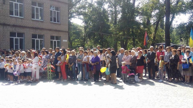 В Авдеевке проходит праздничный концерт ко Дню Независимости (ФОТОФАКТ)