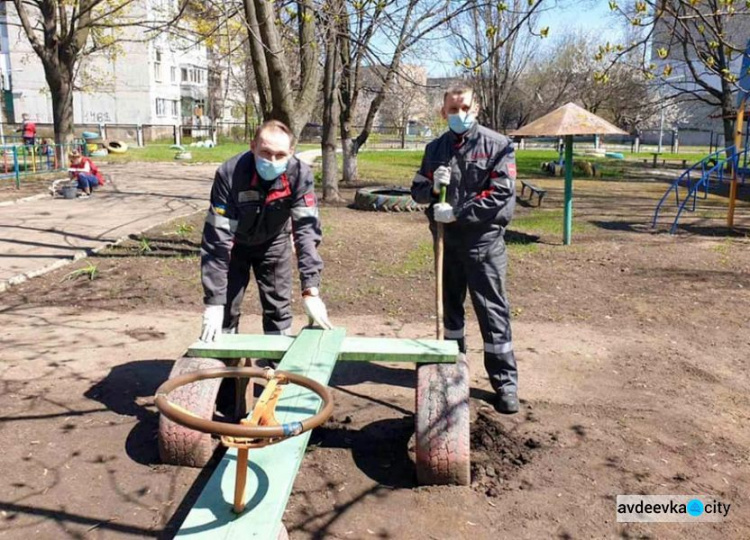 Молодежь АКХЗ навела порядок в «Искорке» (ФОТОФАКТ)