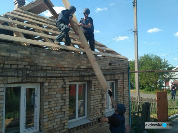 Донбасс восстанавливают и спасают от взрывов (ФОТО + ВИДЕО)