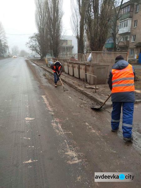 Безответственные авдеевские водители развозят грязь по всему городу