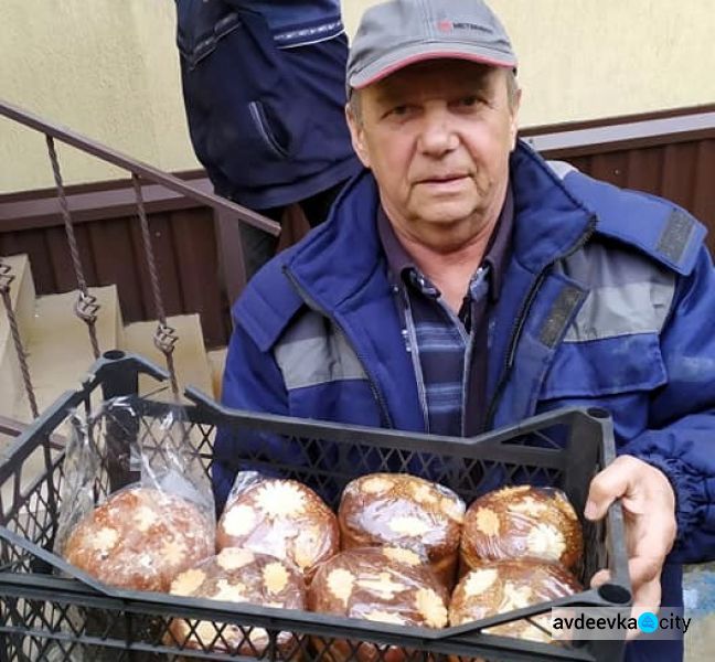 Франківчани до Великодня зібрали для авдіївців святкові подарунки