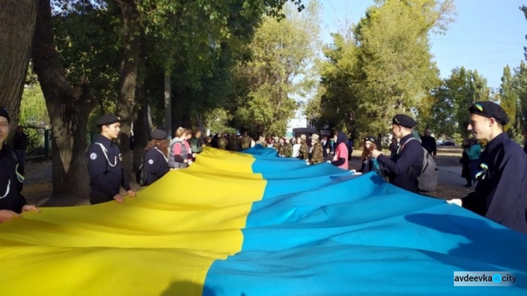 День защитника Украины Авдеевка отметила торжественным шествием и митингом у памятника Шевченко