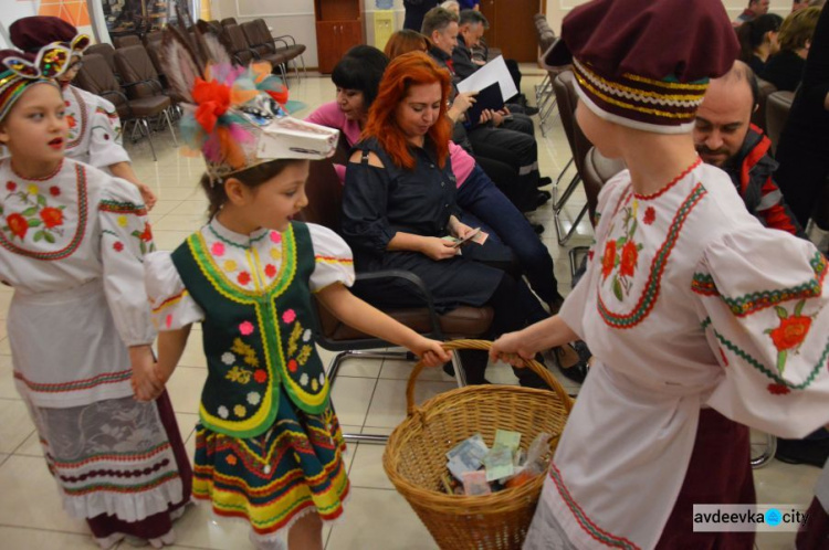 К Авдеевским коксохимикам пришли в гости с колядками воспитанники ДК (ФОТО)