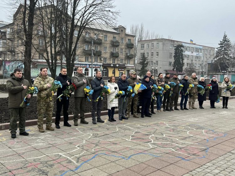 У День Соборності України керівництво області, міст та районів поклали квіти до пам‘ятника Кобзарю