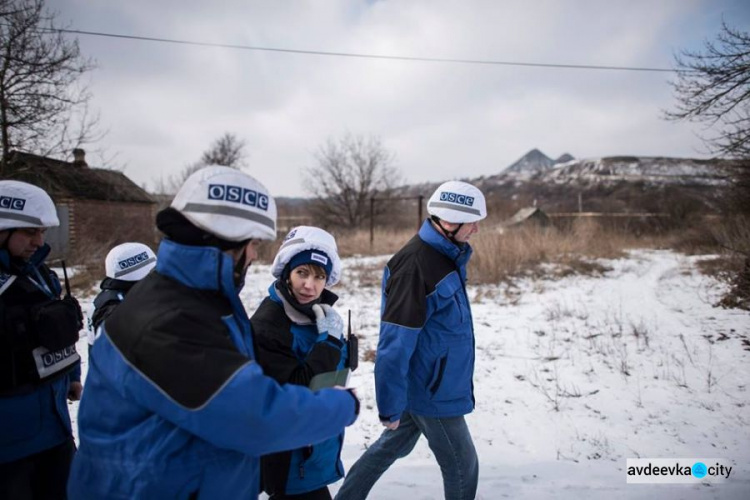 Жители расположенного в "серой" зоне поселка на Донетчине отрезаны от мира (ФОТО)