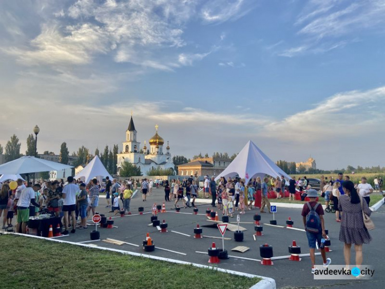 Зірки естради, інтерактивні локації та миттєві фото: як авдіївці святкували День металурга та гірника у 2021 році