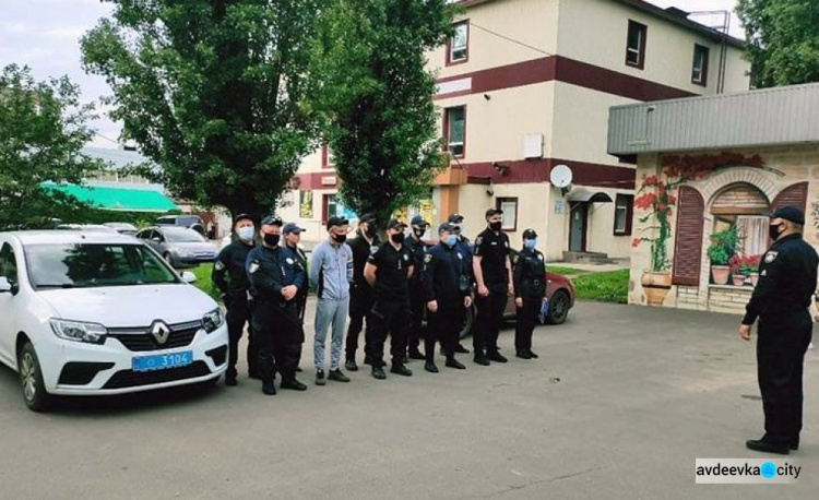 Поліцейські Авдіївки вийшли на охорону громадського порядку 