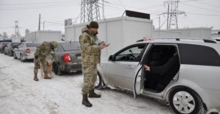 В трех КПВВ у линии разграничения произошли задержания