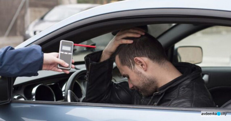 В Україні хочуть дозволити відбирати автомобілі у нетверезих водіїв та віддавати їх армії