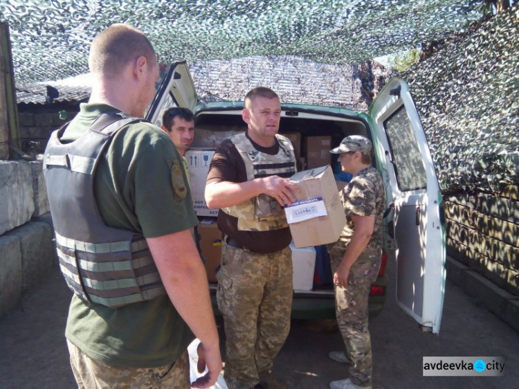 Представители Cimic Avdeevka и известная волонтер привезли военным много полезного (ФОТО)