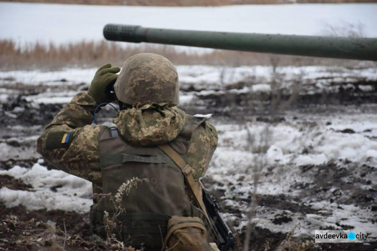 У передмісті Авдіївки ворог обстрілював позиції захисників зі стрілецької зброї