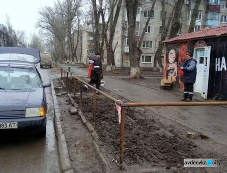 Комунальники Авдіївки винайшли дієвий спосіб боротьби із порушниками правил благоустрою