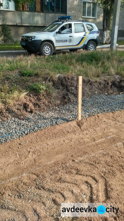 В Авдеевке приостановлено строительство нового футбольного поля из-за хулиганства местных подростков (ФОТО)