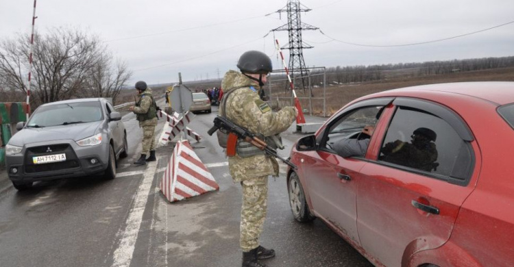 На донбасском КПВВ изъяли «документы», выданные в «ДНР»