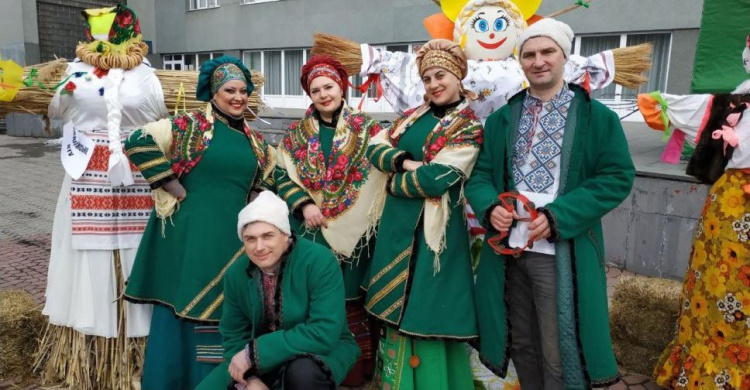 Масленичный разгуляй: Авдеевка весело встречала весну (ФОТОРЕПОРТАЖ)